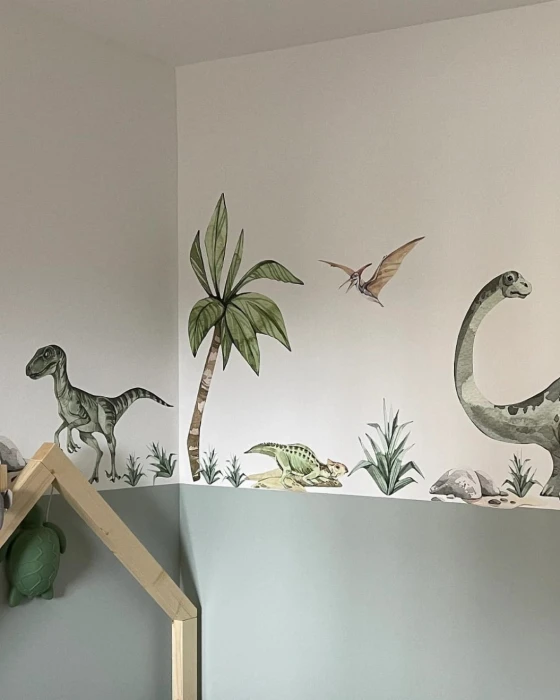 Akwarelowy zestaw naklejek z długoszyim dinozaurem, pterozaurem, skałami i zielonymi kępkami trawy