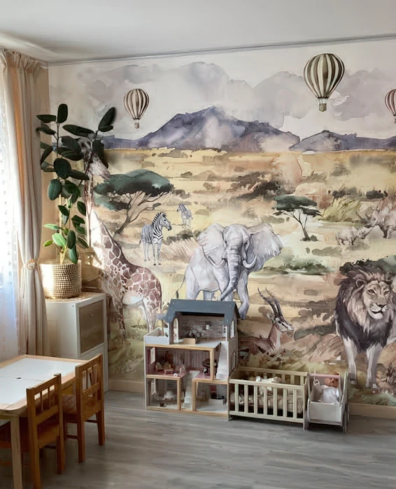 Tapeta ze zwierzętami safari, górami i balonami