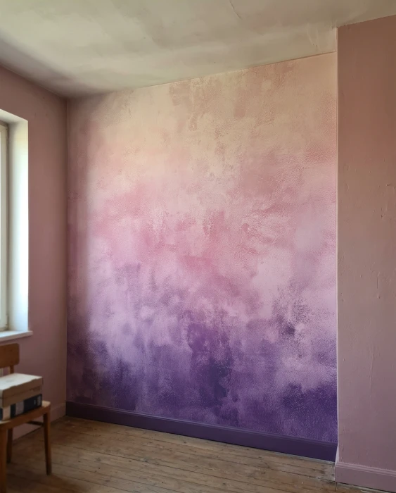 Pastelowa tapeta abstrakcyjna – gradient w odcieniach różu, pudrowego beżu i fioletu